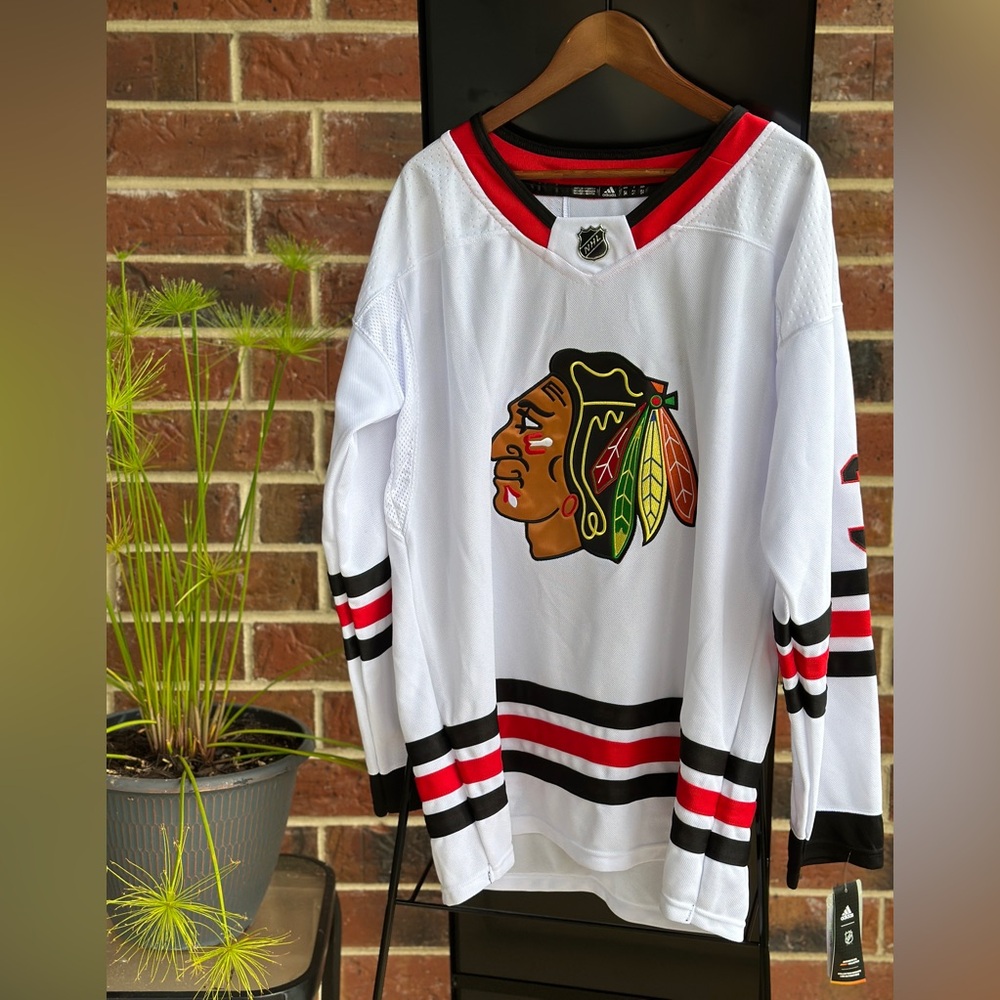 Adidas Chicago BLACKHAWKS MENS WHITE AWAY HOCKEY JERSEY